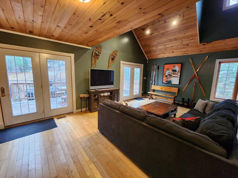 Dingle Run Lodge At Sir Sam'S Haliburton Exterior photo